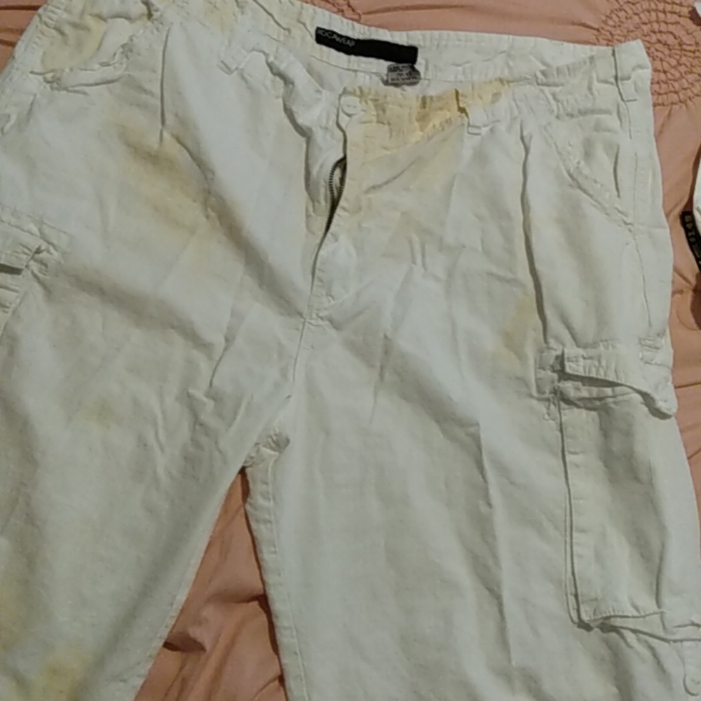 Men's size W42 ROCAWEAR cargo shorts